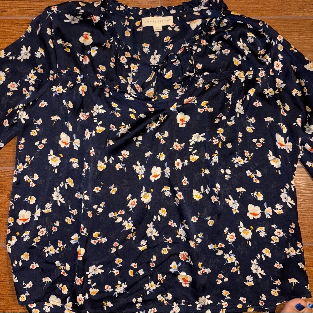 Lovestitch Navy Floral Blouse size Medium - Picture 4 of 6